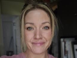 Holly Beeman's Instagram, Twitter & Facebook