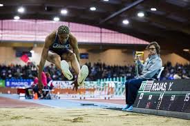 La venezolana yulimar rojas, realizó este jueves un gran salto de 14,98 metros en el concurso de triple salto femenino en la liga de diamantes de ibargûen cortó así la racha de once competiciones de triple salto seguidas siendo la ganadora, incluyendo un único duelo que tuvo con rojas la. Rojas Breaks World Indoor Triple Jump Record In Madrid With 15 43m Report World Athletics