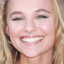 Madison Iseman's Makeup Photos & Products
