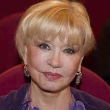 Некоторое время, пластика позволяла сохранять индивидуальность актрисы, продляя ее молодость и делая ухоженной. Vera Alentova Biografiya Lichnaya Zhizn Foto Aktrisy