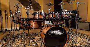 Pin By Aureliano Neto On Drums Drummers Drum Stuff Drum Kits How To Play Drums Drum Set