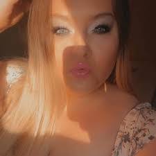 Beverly Runyon's Instagram, Twitter & Facebook