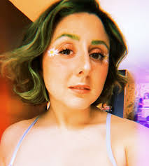 Leah Coco's Instagram, Twitter & Facebook