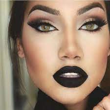 Black Eyeshadow And Matte Lipstick Maquillaje Labios Oscuros Maquillaje De Ojos Labiales