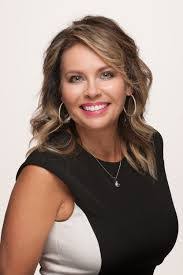 Leslie Renn's Instagram, Twitter & Facebook