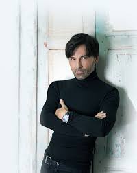 Művészetét több állami és szakmai elismeréssel is díjazták. Naray Tamas Szerelme