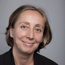 Dr. Helga beim Graben