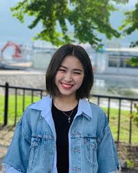 Itzy posted photos for their latest comeback, loco. ryujin's skinny waist and body made fans wonder about her weight loss. 200708 Itzy Instagram Update With Ryujin Itzy