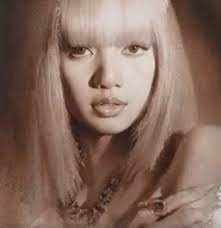 Ladies and Gentlemen I present to you my new Collection 💛#Lisa