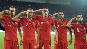 Der ehemalige dorfschullehrer lässt sein land von einem ähnlich großen erfolg träumen. Turkei Militar Jubel Calhanoglu Wir Wollten Unsere Soldaten Motivieren Fussball