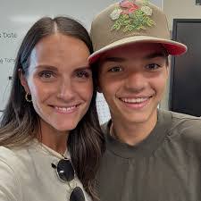 Mindy Bingham's Instagram, Twitter & Facebook