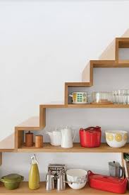 10 Astuces Rangement Sous Escalier Futees Et Pratiques Rangement Sous Escalier Amenagement Sous Escalier Etageres Sous Escalier