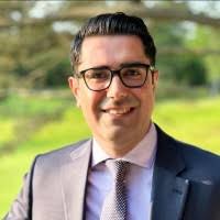 Arash Nouri's Instagram, Twitter & Facebook