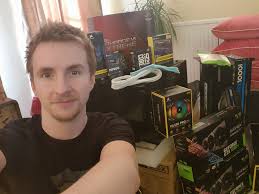 Ok here we go building my dream pc live now twitch.tv/quickybaby thanks to  @CORSAIR and @ASUS_ROGUK