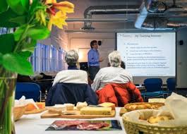 Suivre une formation d'anglais en angleterre est un moyen fiable d'élargir vos perspectives professionnelles. Formation En Anglais Commercial A Paris Les Raisons Pour Lesquelles Il Faut Opter Pour Cette Formation