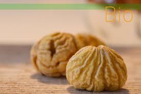 Tra il iii e il iv secolo d.c., infatti, molte popolazioni invasero e saccheggiarono la città causando un pesante impoverimento degli abitanti, i quali dovettero ripiegare sull'utilizzo di ingredienti miseri, costituiti principalmente da prodotti da raccolta come bacche, radici ed erbe. Castagne Secche Biologiche Molino Rossi Angelo