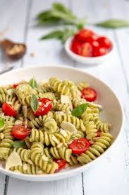 Salade De Pates Au Pesto Recette De Pique Nique Gourmandiseries En 2020 Salade Pate Pesto Recettes De Cuisine Salade De Pates