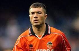 April 1974) ist ein rumänischer ehemaligen internationalen fußballer , der als spielte nach vorne. Adrian Ilie Printre Eroii Liliecilor Spaniolii Isi Amintesc De Cea Mai BunÄ GeneraÅ£ie A Valenciei