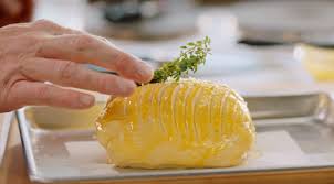 Glaze all over with more egg yolk and, using the back of a knife, mark the beef wellington with long diagonal lines taking care not to cut into the pastry. Gordon Ramsay S Beef Wellington Recipe Easy Recipe