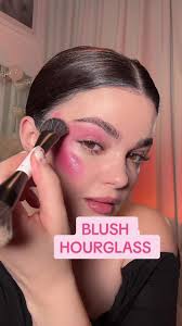 Sucedió una pequeña tragedia con el nuevo rubor de @Hourglass Cosmetic...