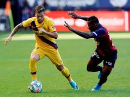 They have been linked with many players and one striker was thought to be at the top of manager david moyes' wishlist. Barcelona S Carles Perez In Action With Osasuna S Pervis Estupinan In La Liga On August 31 2019 Sports Mole
