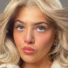 Allie Keen's Instagram, Twitter & Facebook