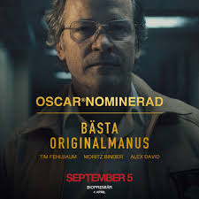 Nu på bio! September 5 Tillsammans med den tyska översättaren Marianne och  Geoffs mentor Marvin Bader, tar Geoff oväntat ledningen för  live-sändningen. Storyn fokuserar på de intrikata detaljerna i dåtidens  high-tech broadcast-möjligheter,