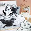 Your little one will love climbing into bed with minnie and her friends. 1