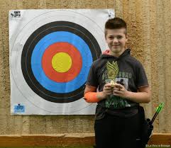 Ne pas risquer de tomber malencontreusement sous le coup de la loi ou des lois à venir. Tir A L Arc Le Jeune Gaetan Salley Vise En Plein Dans Le Mille La Voix Le Bocage