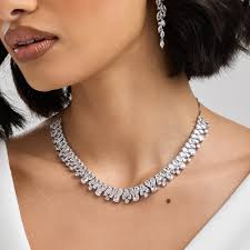 Highlighting The Differences Between Cubic Zirconia And Lab-Created  Diamonds!