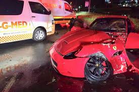 I know it's not a good criteria to judge by, but with how easy the california is to drive quickly in forza 3, i'm going to say this was pure driver failure. Ferrari California Splits In Half In Horror Crash Carbuzz