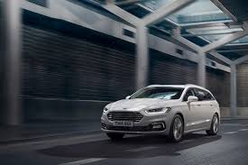 La batterie na jamais été changée et après la vérification de la tension à ces bornes (1. Ford Mondeo Hybrid Volle Bremskraft Voraus Dataforce