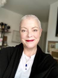 Alison Moss's Instagram, Twitter & Facebook