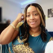 Fara Robinson's Instagram, Twitter & Facebook