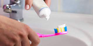 Pasta gigi memang akan memberikan efek lebih kencang pada payudara saat pasta giginya mengering. Cara Memperbesar Payudara Dengan Pasta Gigi Mitos Atau Fakta