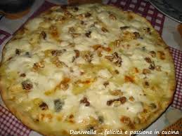 Pizza Ai 4 Formaggi E Noci Ricetta N 140 Daniwella Felicita E Passione In Cucina