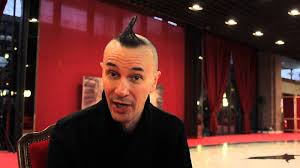 Una casa dalle infinite porte, che il trasformista apre una ad una. Arturo Brachetti Mercoledi Al Padova Pride Village Con Lo Spettacolo Mondiale Di Trasformismo Padova24ore