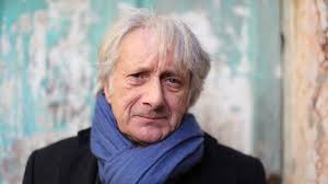 Dans "L'étrange fraternité des lecteurs solitaires", Patrick Deville devise  sur la condition de lecteur et d'écrivain