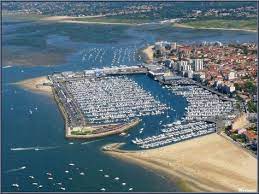 Arcachon Son Port De Plaisance Et Son Quartier De L Aiguillon Avec En Toile De Fond Les Ports De La Teste Et La Plage De L Bassin D Arcachon Arcachon Bassin