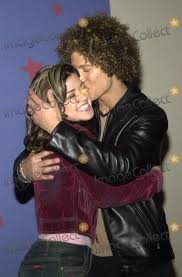 Justin's final suit had to be an inside joke and kelly's constant gowns made her look like a miss usa contestant rather than an american idol. Photos And Pictures Justin Guarini And Kelly Clarkson At The Finale Show For American Idol At The Kodak Theater Hollywood Ca 09 04 02