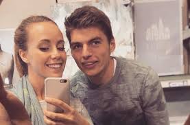 De twee genoten in het bijzijn van de fam van een heerlijke maaltijd. Dit Zijn De Bloedmooie Ex Vriendinnen Van Max Verstappen Op Een Rijtje