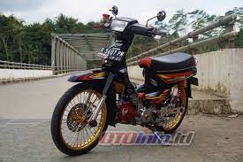 Modifikasi honda astrea grand yang mengaspal tahun 90an di indonesia ini disulap menjadi motor super cub berkelas versi lite brosis. Modifikasi Astrea Grand 1997 Banjarnegara Minimalis Berbalut Krom Dan Aksesoris Otoinfo Id