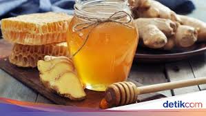 Matikan kompor dan tuangkan teh ke dalam cangkir melalui saringan logam kecil. Rutin Konsumsi Jahe Dan Madu Bisa Cegah Corona