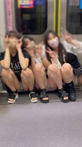 Pcolle PPV JK盗撮日記205 あの最強の電車の子が帰ってきた！！青チェック超激カワアイドルJKを電車内で盗撮【※31分超撮影】  minisuka205.mp4 | MissJAV.com