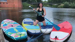Stand up paddle boards bei decathlon >> wir helfen dir, das richtige sup board zu kaufen und bieten dir eine große auswahl an paddel, pumpen & zubehör! Sup Test 5 Gunstige Isup Boards Im Check