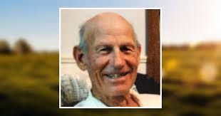 Merrill Lee's Instagram, Twitter & Facebook