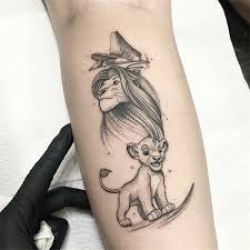 Der löwe steht hauptsächlich für könig, welche andere bedeutungen er hat erfährst du hier. Simba Tattoo Am Handgelenk Mit Zitat Disney Tattoos Animal Tattoo Inspirational Tattoos