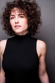 Caroline Bloom's Instagram, Twitter & Facebook