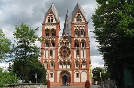 Die osternacht im limburger dom feiert bischof georg bätzing. Quermania Limburg An Der Lahn Limburger Dom Georgsdom Hessen Urlaub Ausflugsziele Und Sehenswurdigkeiten In Der Tourismusregion Lahntal Quer Durch Deutschland