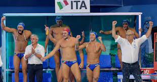 La nazionale azzurra di pallanuoto di sandro campagna è riuscita a recuperare lo svantaggio contro gli ellenici. Pallanuoto L Italia E Campione Del Mondo Il Settebello Travolge La Spagna 10 5 E Vince L Oro Il Fatto Quotidiano